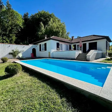 Holiday home Traumhaftes Poolhaus Am Idyllischen Ortsrand